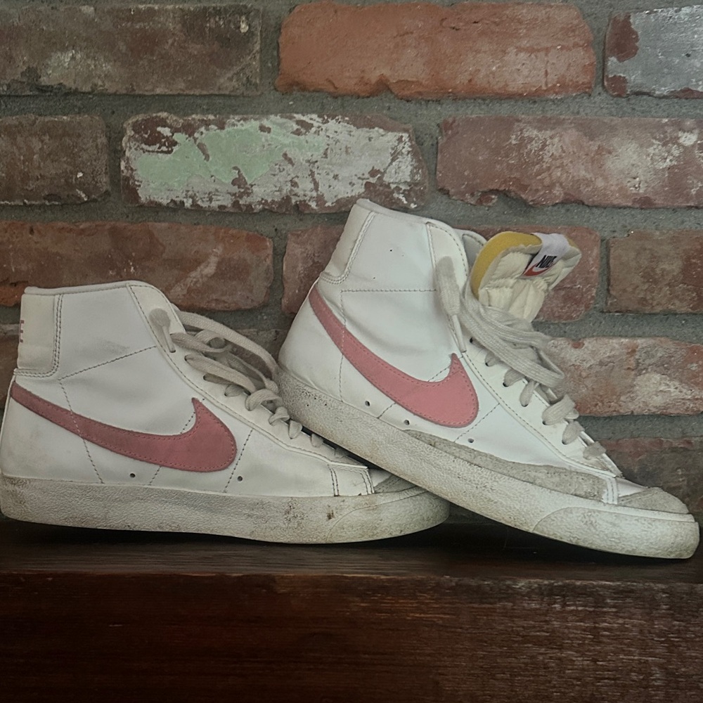 Nike Women's Blazer Mid 77 Sunset Pulse White & Pink High-Top Sneakers